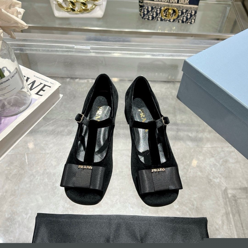 Pra*a high heels
